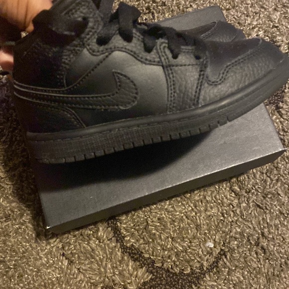 BLACK JORDAN 1 mid. - Picture 2 of 3